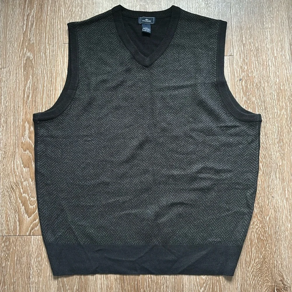 Dockers black/gray herringbone pattern sweater vest, size large